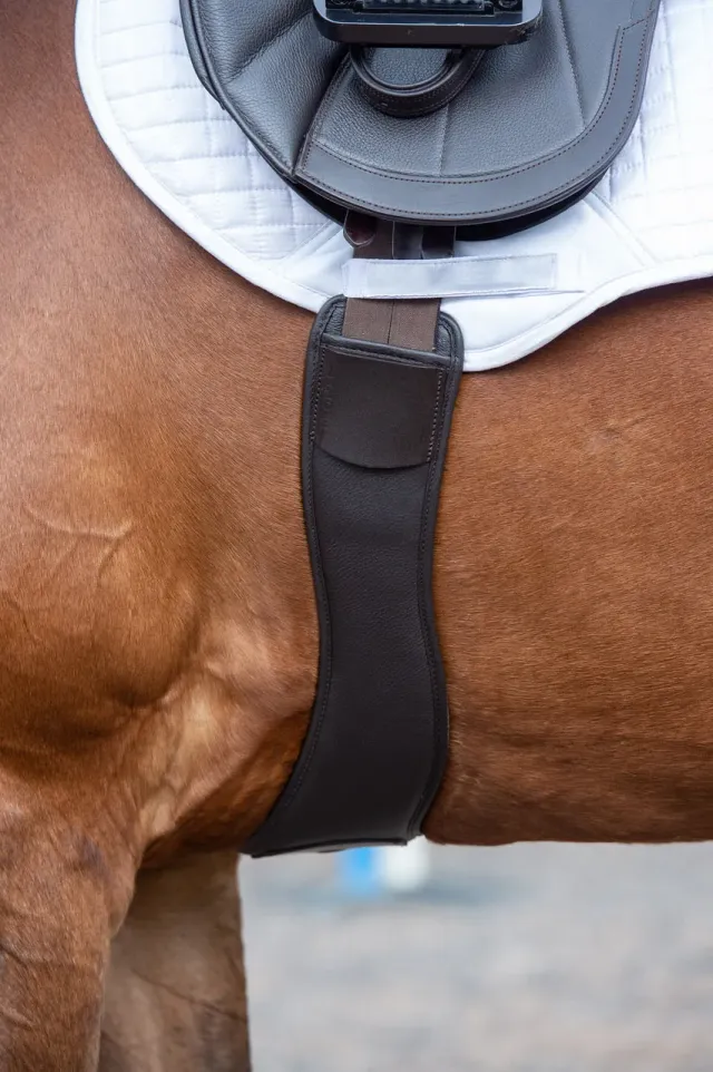 Kent & Masters Long Girth leren singel zwart 125 cm anatomisch