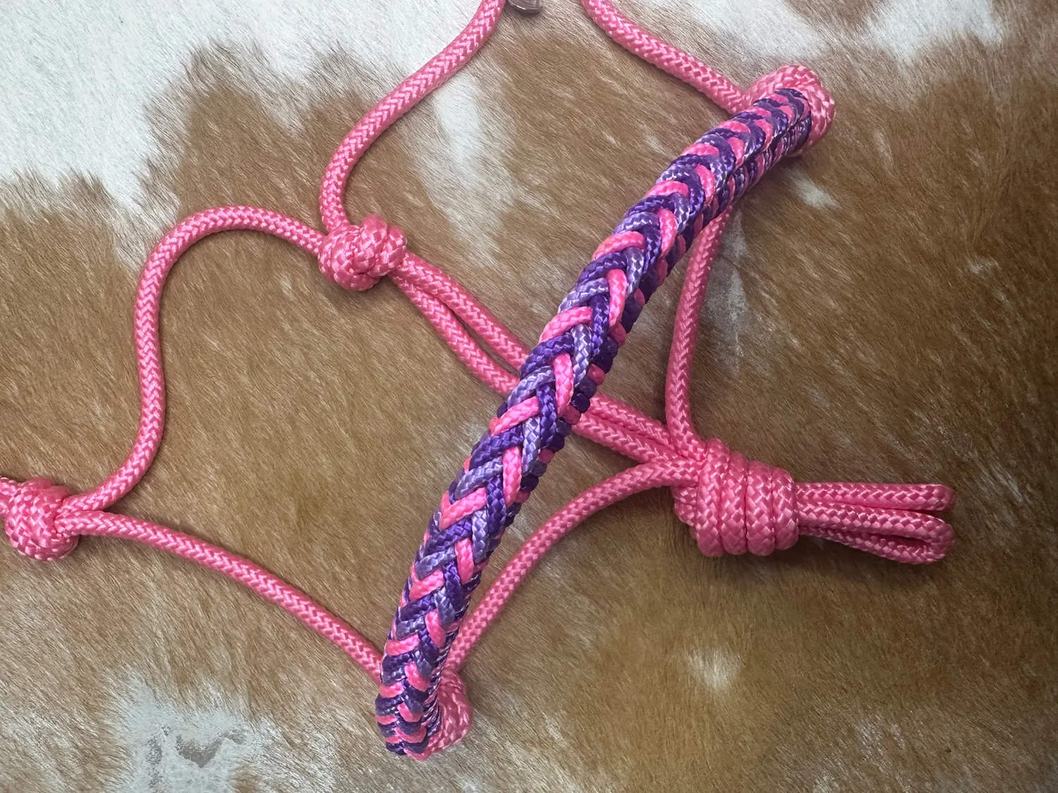Mushabu Vaquero Touwhalster Roze Shet Met Gevlochten Band